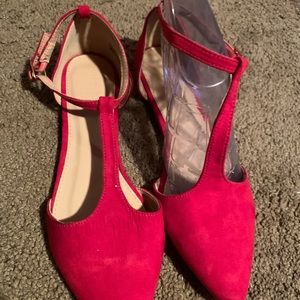 RED!  Beautiful RED t-strap flat😱